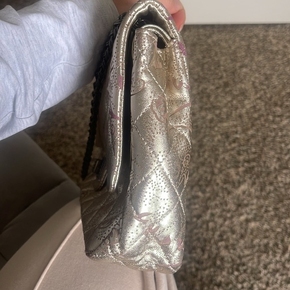 - Elegant Silver Quilted Shoulder Bag - Picture 17 of 17